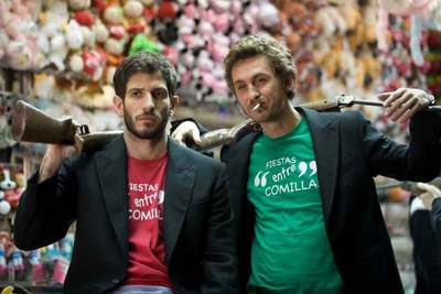 Quim Gutiérrez (izquierda) y Raúl Arévalo, en una caseta de la feria de Comillas en  Primos. 