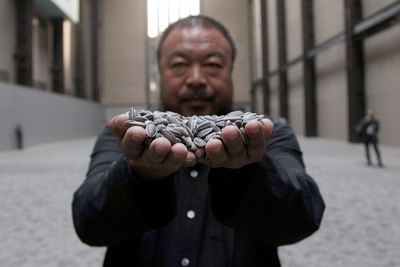 El artista chino Ai Weiwei vende 100.000 pipas de girasol por más de medio millón de dólares