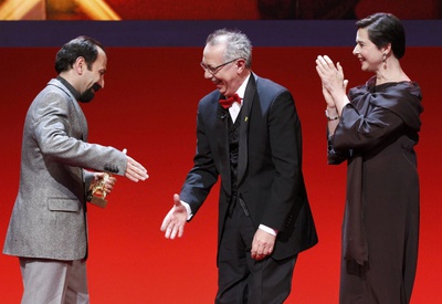  Nader y Simin: Una separación , ganadora del Oso de Oro de la Berlinale en 2011, analiza la división de clases en Irán, el conservadurismo religioso y el sistema judicial a través de la historia de una pareja en crisis