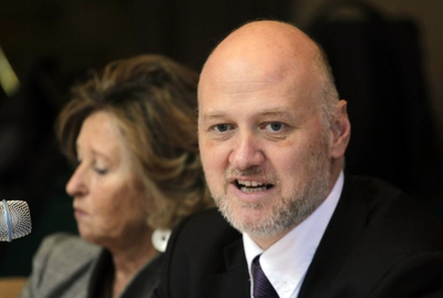 Joan Oller, en primer término, junto a Mariona Carulla, presidenta del Orfeó Català.