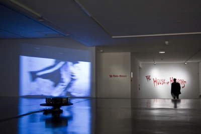 'Dillinger Running Series', de 2000. Instalación del Museo de Arte Moderno Arc de la ville de Paris.
