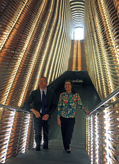 Alberto Ruiz Gallardón y Alicia Moreno, durante la apertura del nuevo espacio.