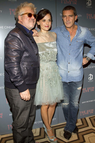 Pedro Almodóvar y los actores Elena Anaya y Antonio Banderas en el estreno de  La piel que habito  en Nueva York el pasado mes de octubre.