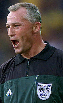 Más de un centenar de autobuses con aficionados del Valencia parten hacia Milán