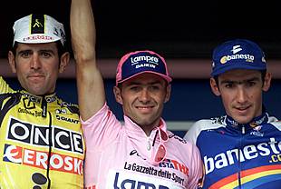 El italiano Simoni gana el Giro y Olano se conforma con el segundo puesto en el podio