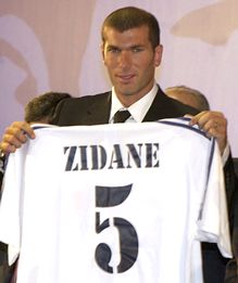 El Madrid presenta a Zidane tras pagar por él 12.900 millones