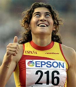 La española Mayte Martínez, tras conseguir su clasificación para la final de 800 metros de los Mundiales de Edmonton.