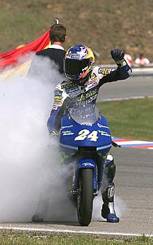 Toni Elías, líder del Mundial de 125 cc tras ganar el Gran Premio de la República Checa