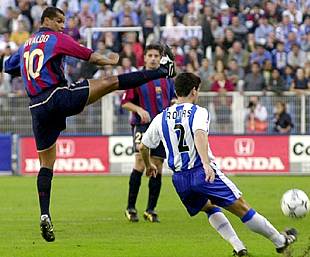 Rivaldo consigue un punto para el Barcelona en La Rosaleda