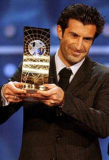 Figo, mejor futbolista del año según la FIFA