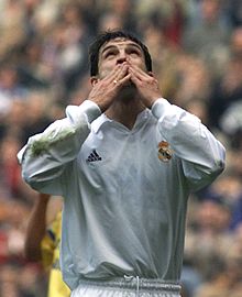 El Madrid retoma el mando con cinco goles de Morientes