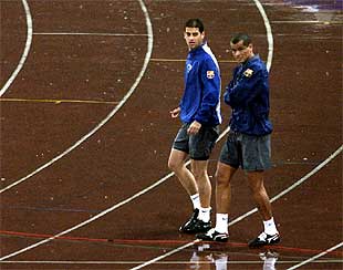 Gerard y Rivaldo, ayer en el Olímpico de Roma.