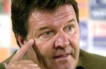 La Real Sociedad destituye a Toshack como entrenador y director general