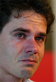 Alex Crivillé, emocionado al anunciar que se retira definitivamente de los circuitos.