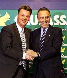 Van Gaal se presenta en Barcelona tras un accidentado viaje desde Holanda