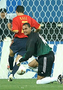 España gana (2-3) y jugará ante Irlanda en octavos