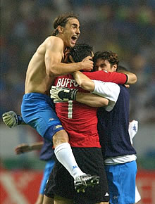 Italia se salva por los pelos