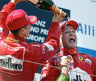 Schumacher cede el triunfo en Nurburgring a su compañero de escudería Barrichello