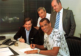 El Milán confirma el fichaje de Rivaldo por tres temporadas