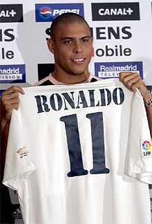 Ronaldo promete "goles y buen juego" en su presentación como jugador del Real Madrid