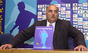 Iñaki Sáez, durante la conferencia de prensa en la que ha dado la lista de convocados.