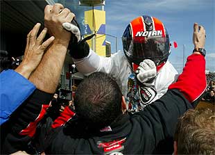 Melandri acaba con las esperanzas de Fonsi y se proclama campeón del mundo