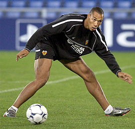 El Bernabéu silba el empate del Real Madrid contra el AEK (2-2)