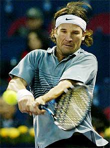 Moyà echa a Costa del Masters y se enfrentará a Ferrero en semifinales