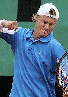 Lleyton Hewitt se lamenta de su derrota.