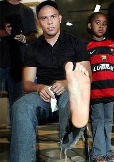 Ronaldo ha dejado la huella de sus pies en el estadio rnMaracaná, en Rio de Janeiro.