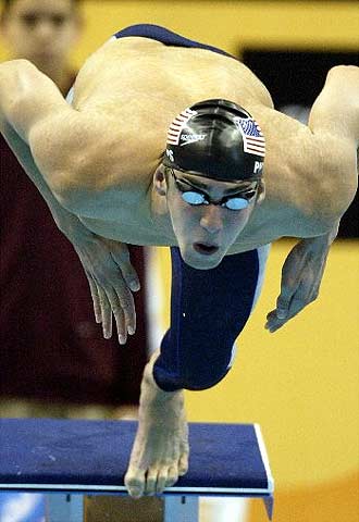 Michael Phelps ha reaparecido en Indianápolis tras su ocho medallas olímpicas.