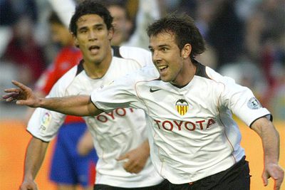 El valencianista Carlos Marchena celebra el único gol marcado en el encuentro frente al Numancia en Mestalla.