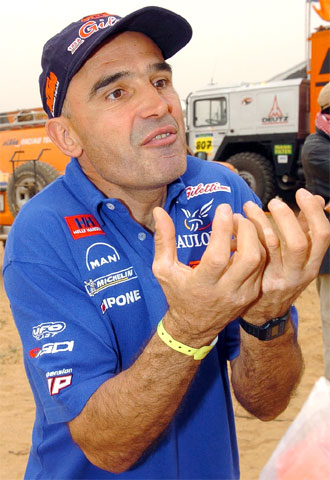 Meoni, en una imagen tomada durante la novena etapa.