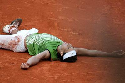 Nadal celebra su victoria ante Federer.