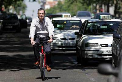 El alcalde de Madrid, hoy en bicicleta por Madrid, en el día mundial del medioambiente.