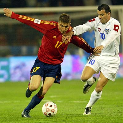  Fecha y lugar de nacimiento: 21-07-1981, Cádiz rn Demarcación: Extremo rn Equipo: Betis rn Debut internacional: España 1 - Portugal 1(Barcelona, 13-02-2002) 