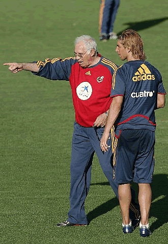 Aragonés sigue mejorando la condición de los seleccionados de cara al partido frente a Rusia de este fin  de semana.
