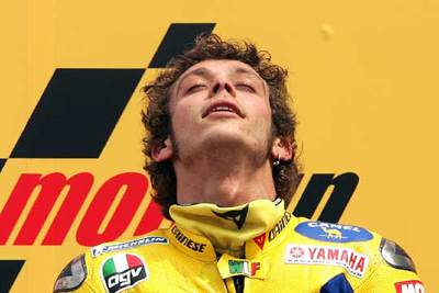 Rossi celebra el primer puesto conseguido en Mugello.
