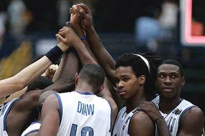 Los jugadores de Francia celebran el triunfo sobre Alemania.