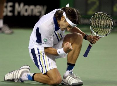 Robredo celebra su victoria ante Gasquet.
