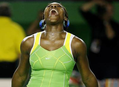 Serena aplasta a Sharapova y gana el Abierto de Australia por tercera vez