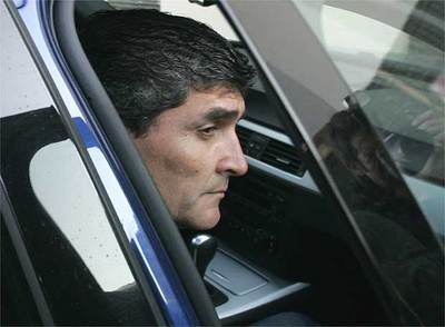 Juande Ramos, en el instante en el que abandonaba la clínica