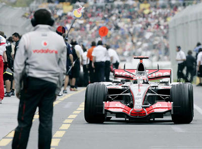 Alonso: "No es una sorpresa que los Ferrari estén delante"