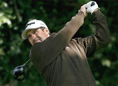 José María Olazábal golpea la bola