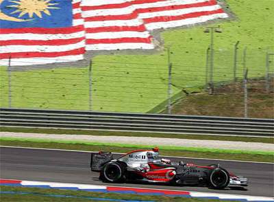 Alonso, durante los entrenamientos libres en Malaisia