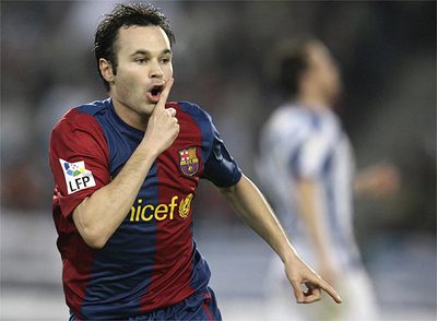 Iniesta celebra el primer gol del Barcelona