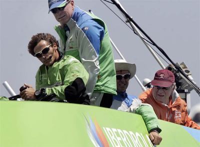 El Rey Juan Carlos durante la primera jornada de semifinales del trofeo Louis Vuitton de la Copa del América que la embarcación española disputa con el 