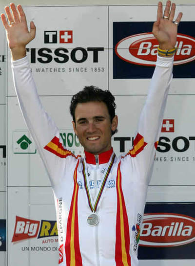 Alejandro Valverde en el podio del Mundial celebrado en Madrid en 2005