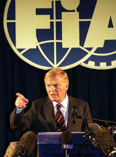 Max Mosley: "Yo hubiese quitado todos los puntos a Alonso y a Hamilton"