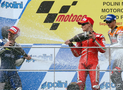 Stoner, Melandri y Pedrosa, en el podio de Sepang